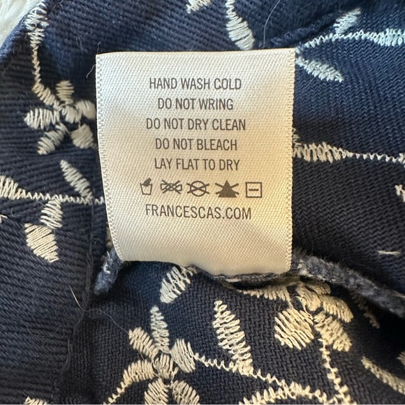 Francesca's Women’s Floral Navy Blue White Shorts Size: Medium  NWT - Picture 12 of 13